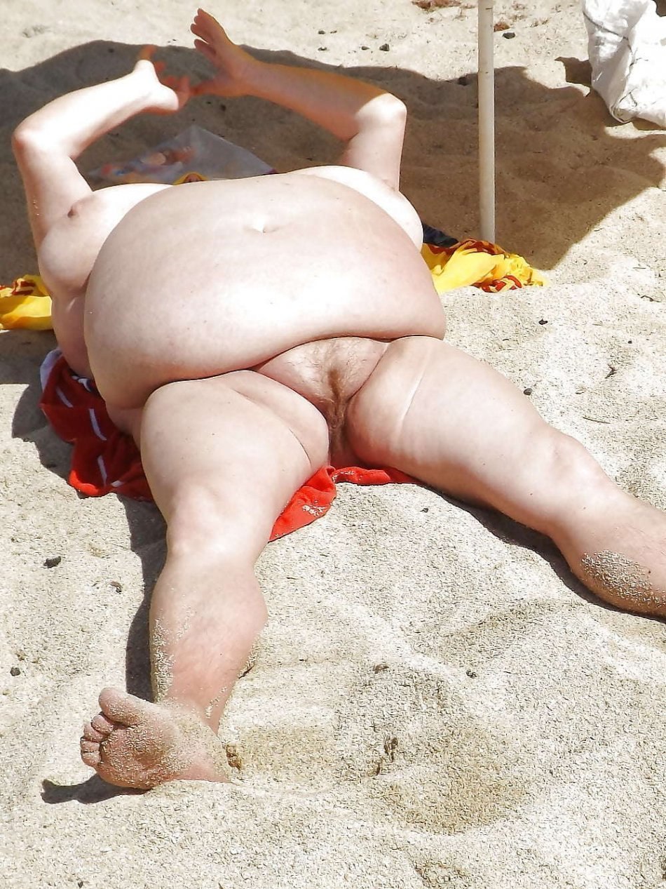 Naked thick butt on the beach