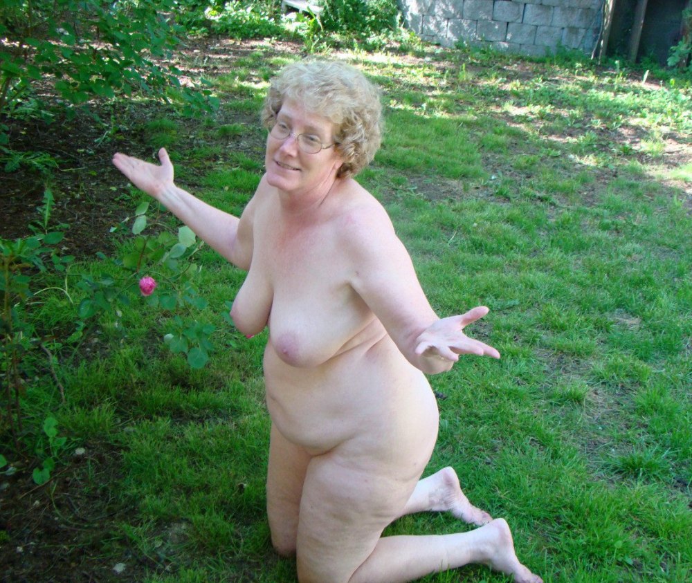Fucking mature women in nature