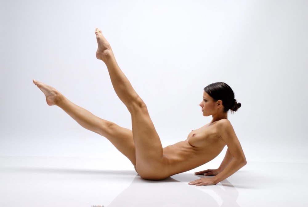 Yoga naked Melissa Mendini