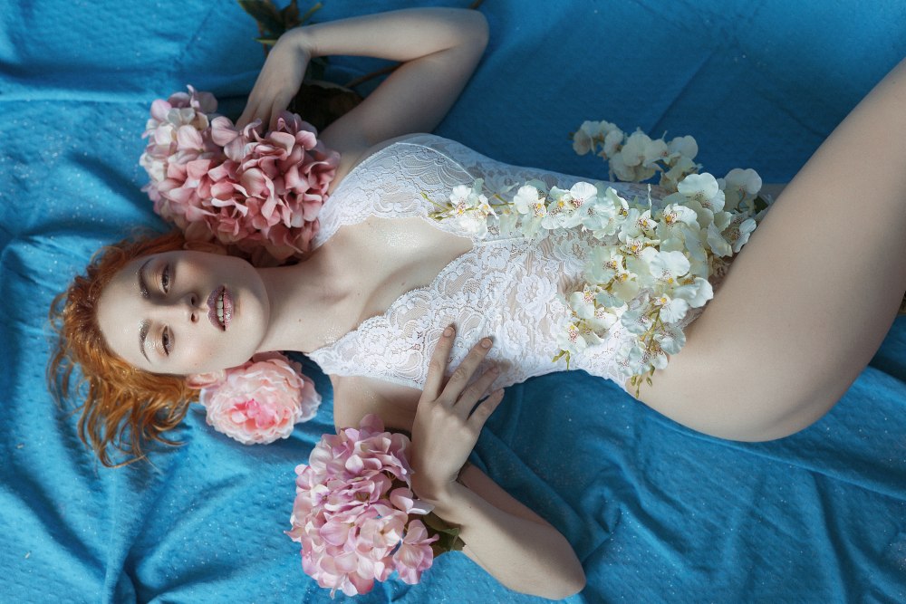 Photo shoot in a bath with flowers