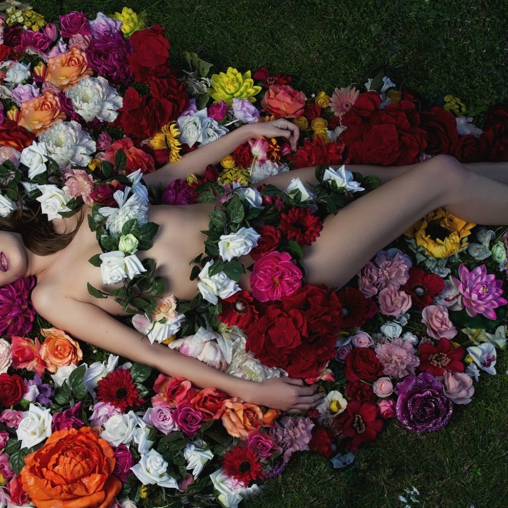 Naked beauties in flowers