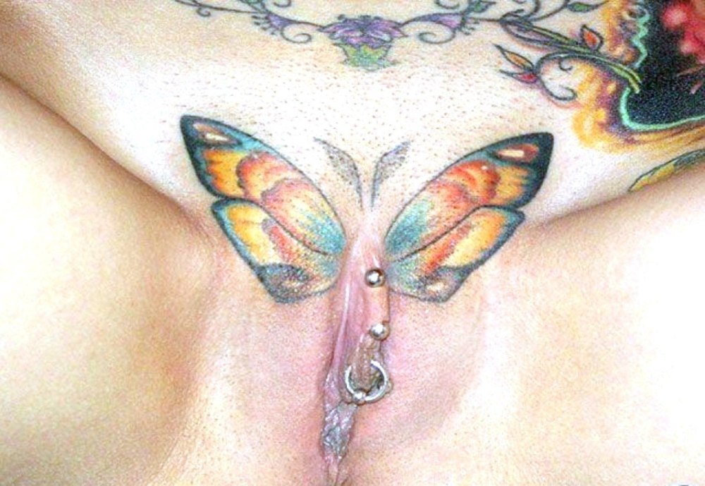 Pussy tattooed with piercing