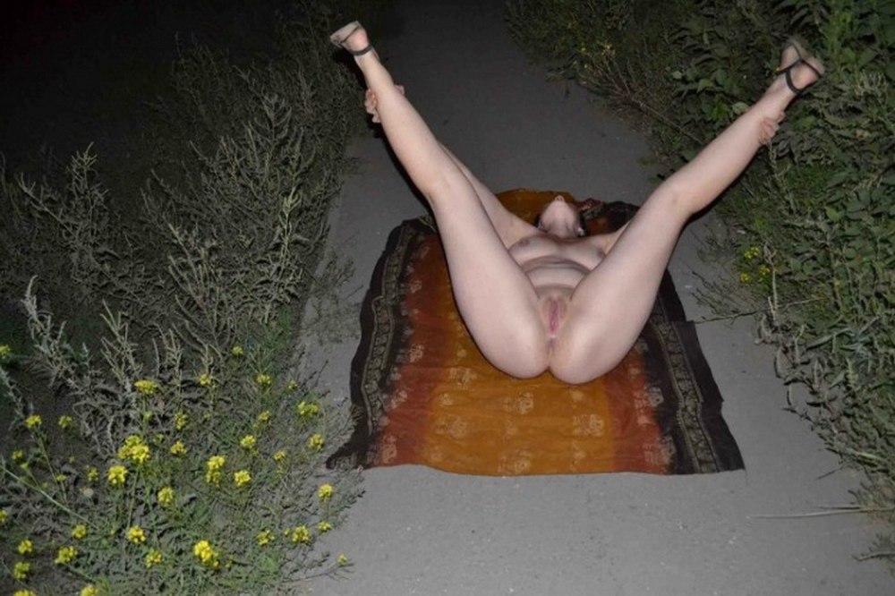 Naked women from behind