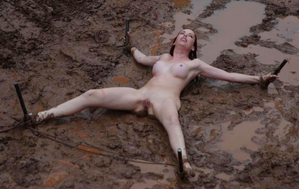 Naked girls in the lake bathed