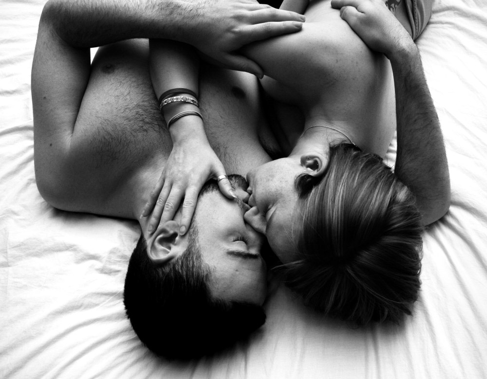 Kisses in bed