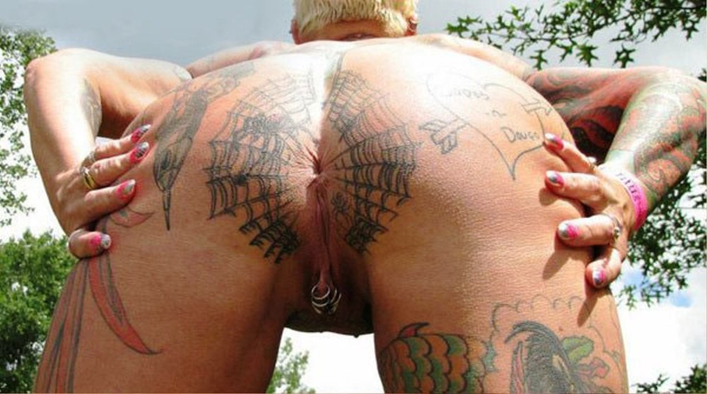 Erotic tattoos in girls