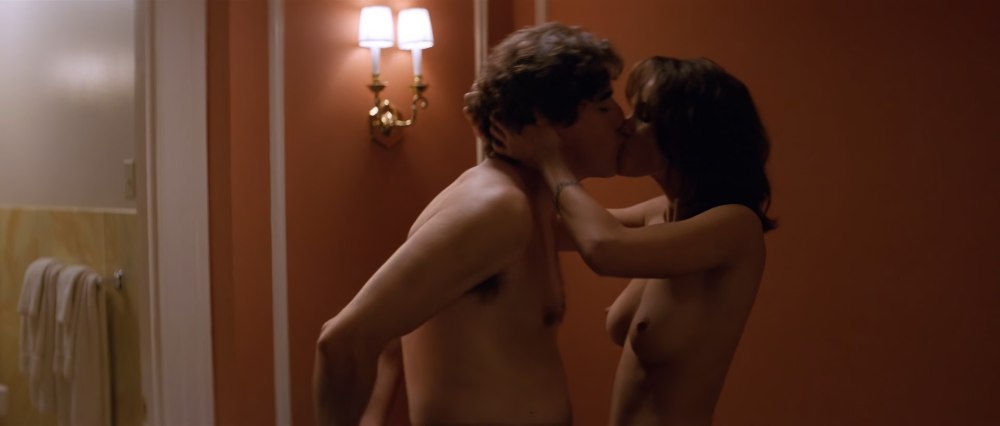 Elizabeth Hensstidge boobs