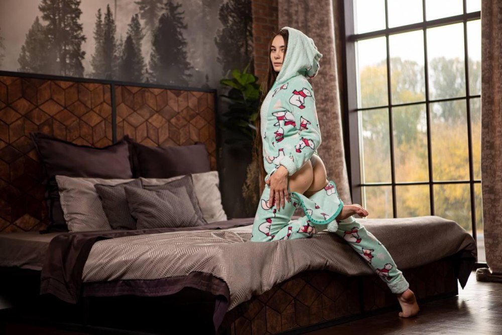 Women's pajamas with a neckline on a pope