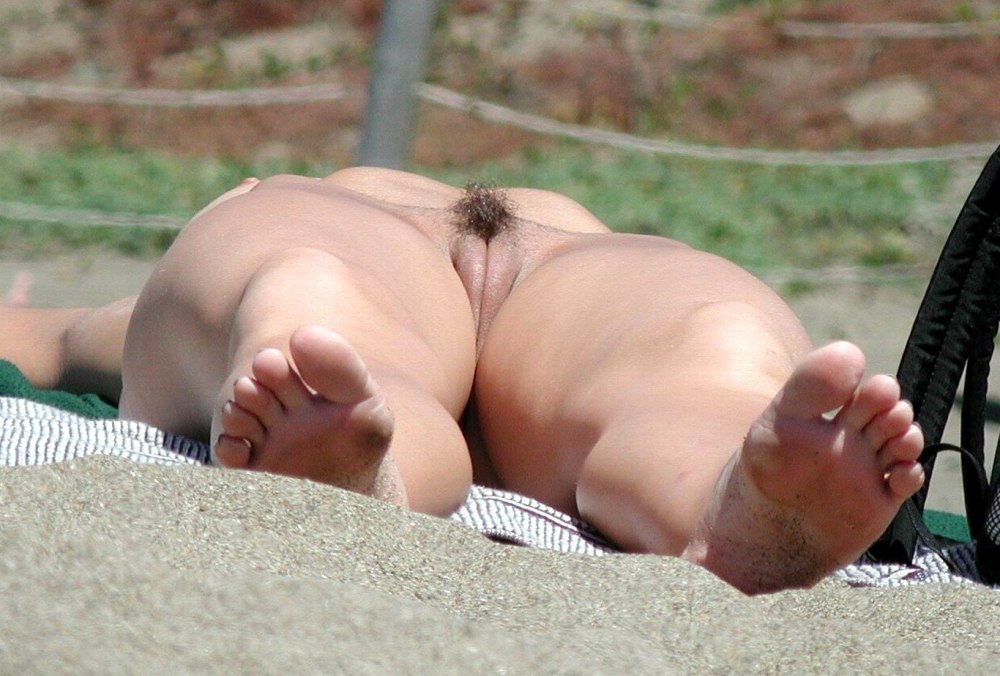 Naked women peeping