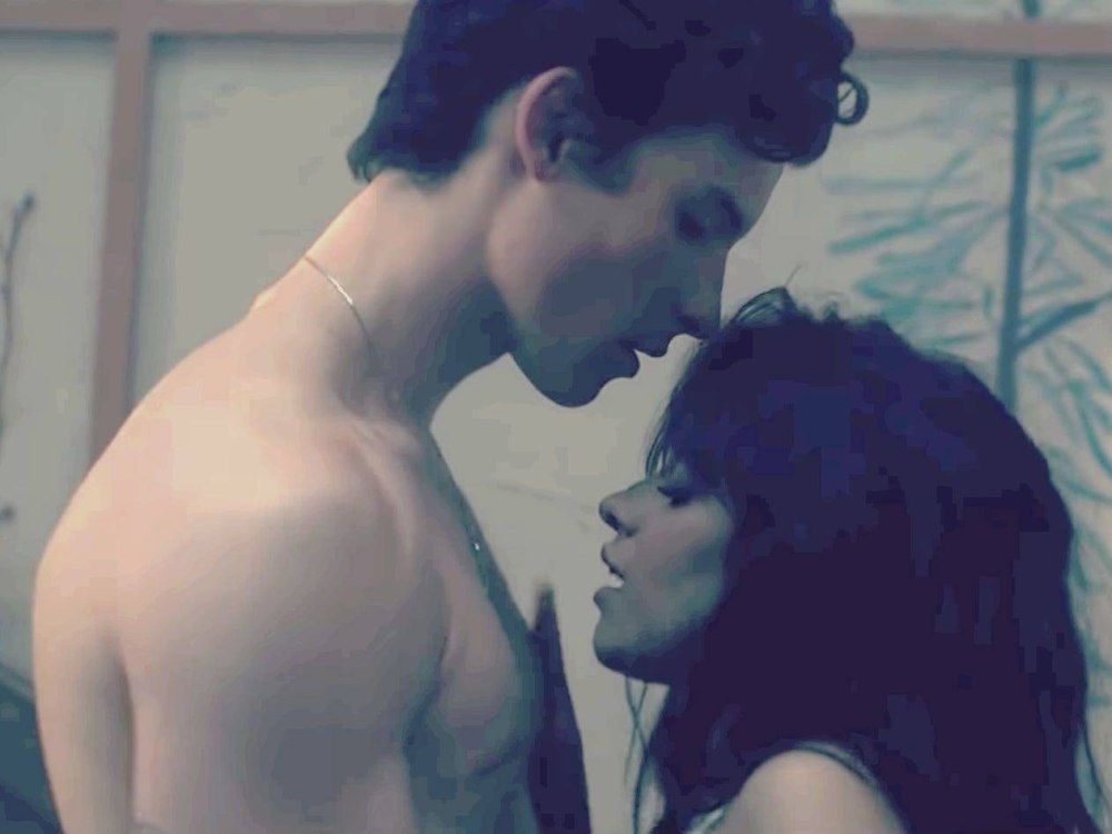 Camila Kabello and Sean Mendes kiss