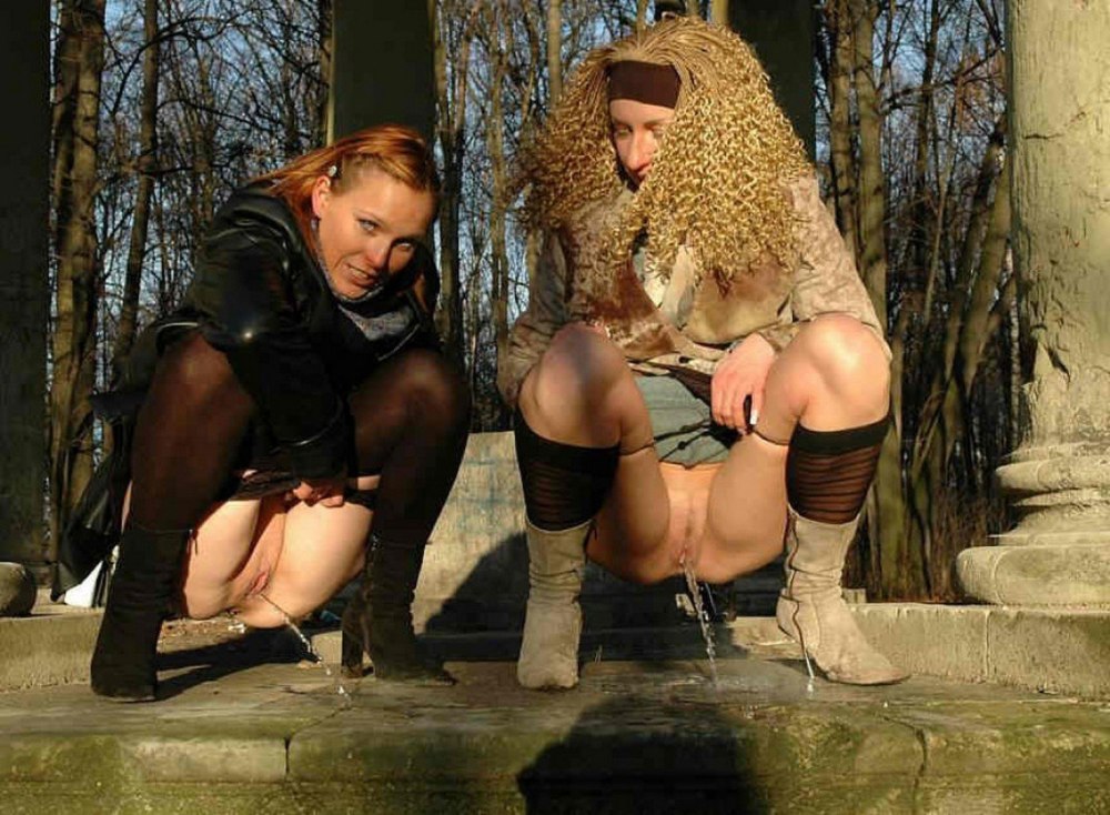 Mass pissing girls