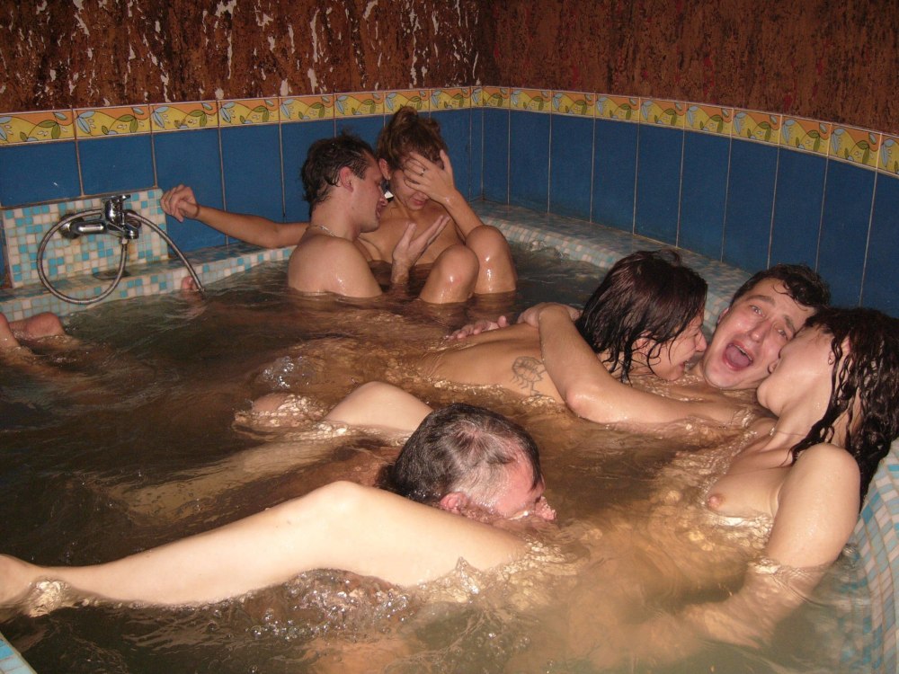 Amateur swingers in the sauna